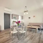 佩特拉西娅公寓 *