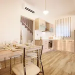 佩特拉西娅公寓 *