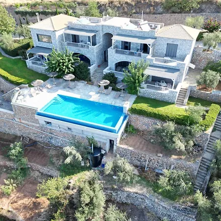 Petra Thea קלמאטה